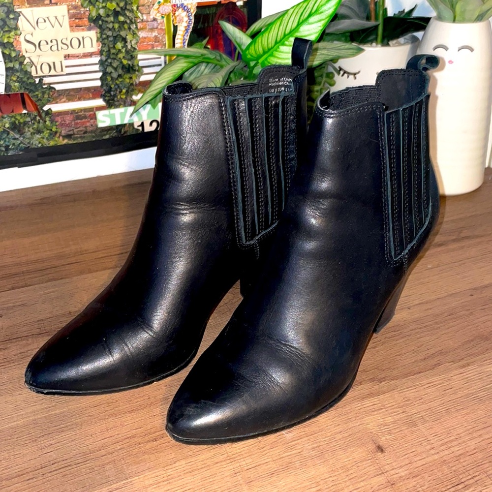 Aldo Black leather booties